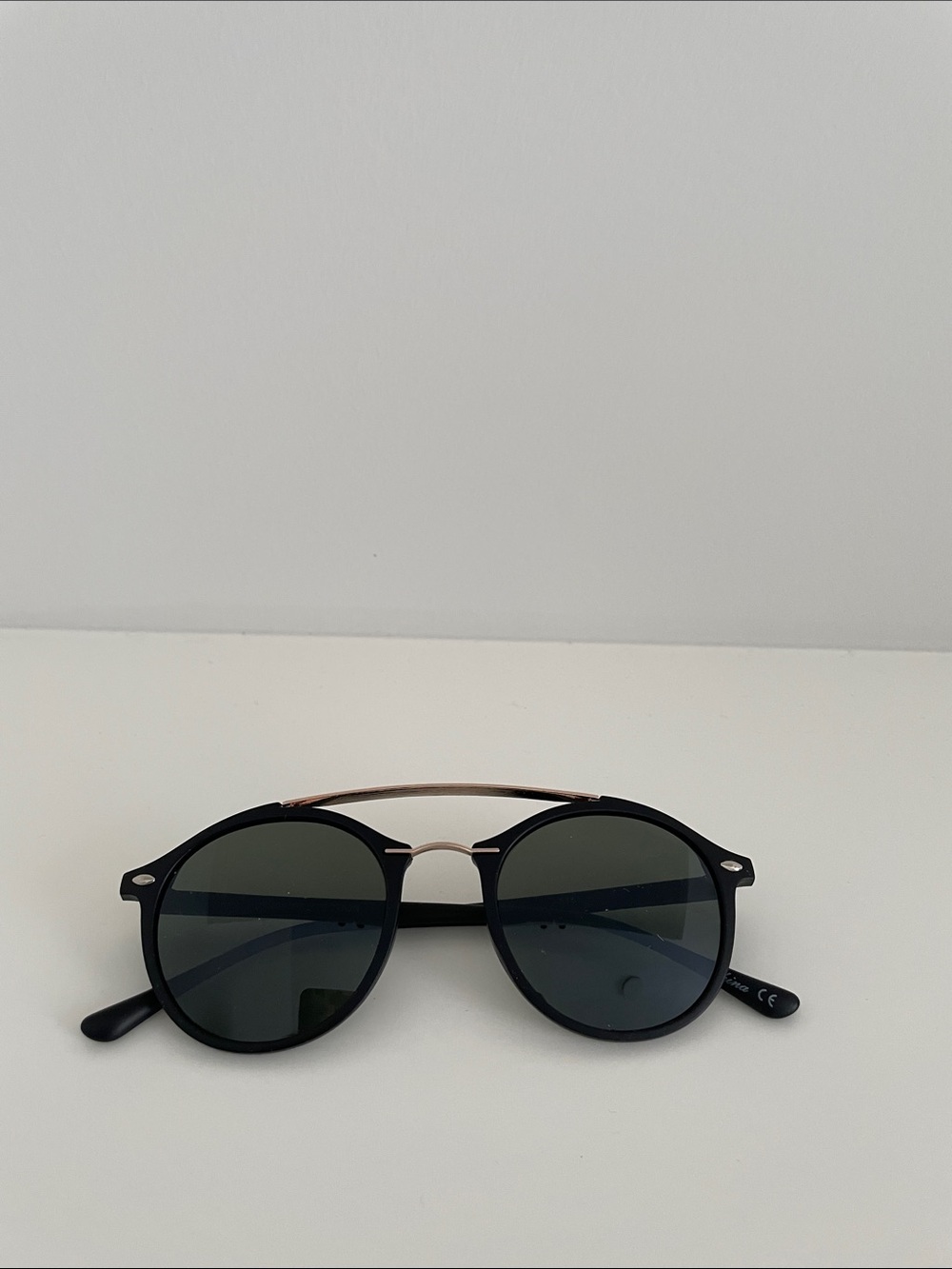 Round Sunglasses with Gold Accent